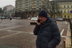 Українець із телефоном, фото: Знай.ua