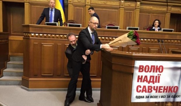 Депутаты подрались во время речи Яценюка (фото,видео)