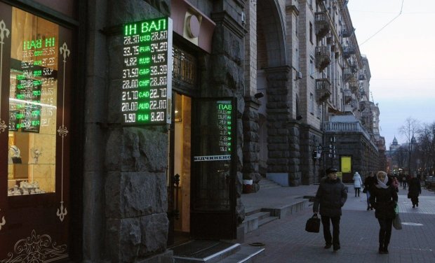 Курс валют на 25 сентября затянет потуже ремни украинцев