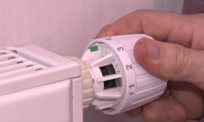 Батареї у квартирі, кадр з відео