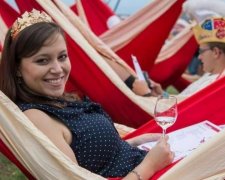 Заради світового рекорду німці полізли в гамаки