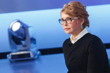 Тимошенко почтила память Леси Украинки на кладбище: "Стояла я и слушала весну"