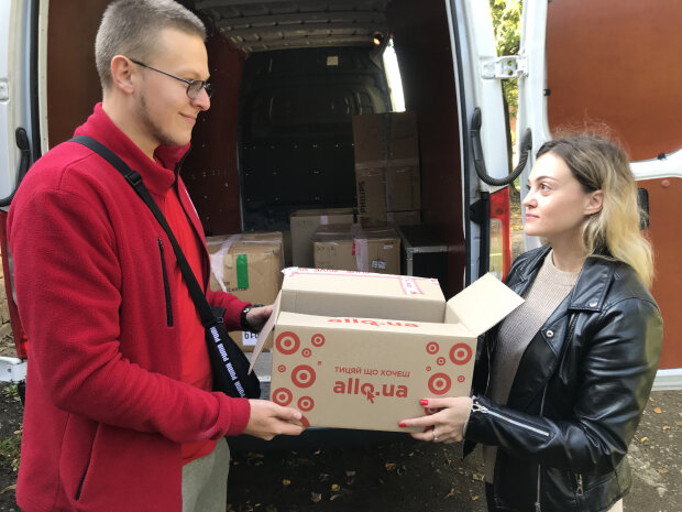 АЛЛО передает партию из 54 тысяч защитных масок Обществу Красного Креста в Днепре