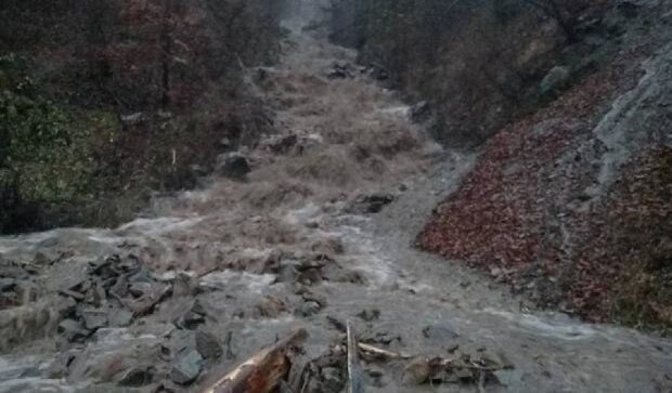 Небезпечна стихія: сьогодні паводкова хвиля досягне Чопа