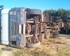 Вантажівка спровокувала масштабну аварію: постраждали люди (ФОТО)
