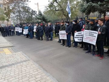 "Наш край" провів мітинг під апеляційним адмінсудом в Одесі