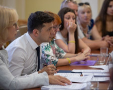 Головне за ніч: імпічмент Зеленського, "обезголовлена" Укрзалізниця та провал ЗНО