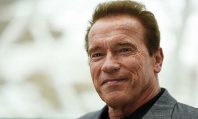 Шварценеггер показав, як тікав від слона