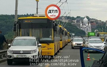 У Києві зупинилися тролейбуси через серйозну аварію