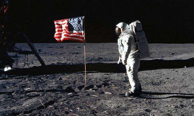  В Росії знову перевірять американську висадку на Місяць