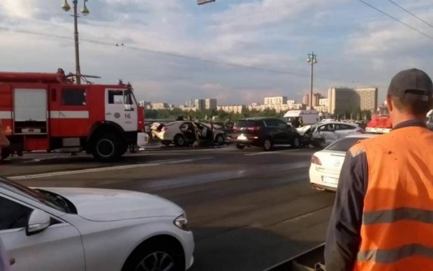 Жахливу ДТП у Києві зафільмувала камера