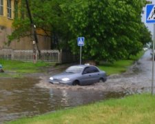 Харьковский ливень "утопил" автомобили