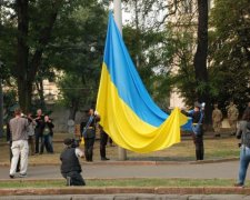 Культовые звезды Голливуда объединились под украинским флагом