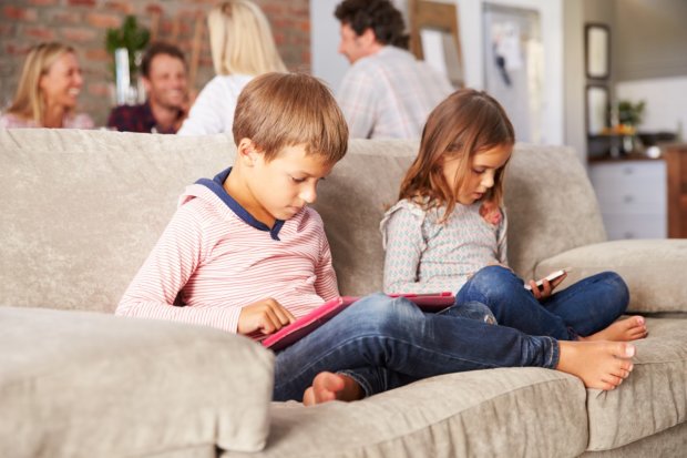 Дети и гаджеты: топ умных устройств, избавящих родителей от лишних хлопот и нервов