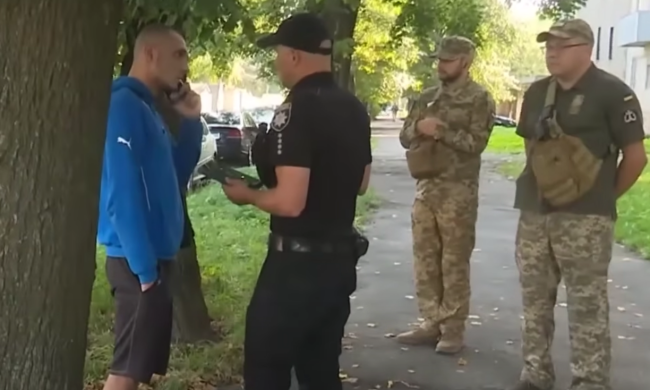 Поліція та ТЦК. Фото: скрін youtube