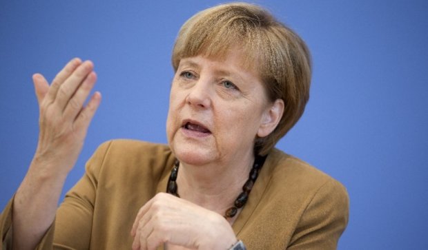 Меркель просить Бундестаг підтримати фінансову допомогу Греції 