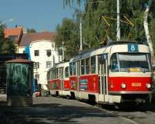 Обличчя в крові: у Харкові невідомі розбомбили трамвай, фото не для слабкодухих