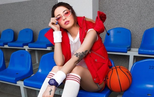 Дорофєєва в піджаку і спортивках заінтригувала участю в "Лізі Сміху": нереальна красуня