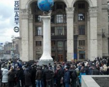 На Майдане собирается проплаченный митинг против Яценюка (фото)