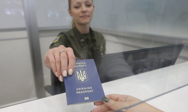 В Украине упростили получения гражданства иностранцам: чем чреват указ Зеленского