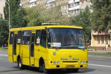 Столичная маршрутка на ходу потеряла колесо