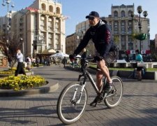 Киян під зиму закликали пересісти на велосипеди