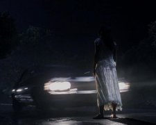 Волосы дыбом: неведомая сила запустила авто в кирпичную стену