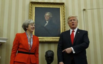 Мей чекає на Трампа в гості, не дивлячись ні на що