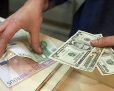 НБУ разрешил украинцам покупать больше валюты