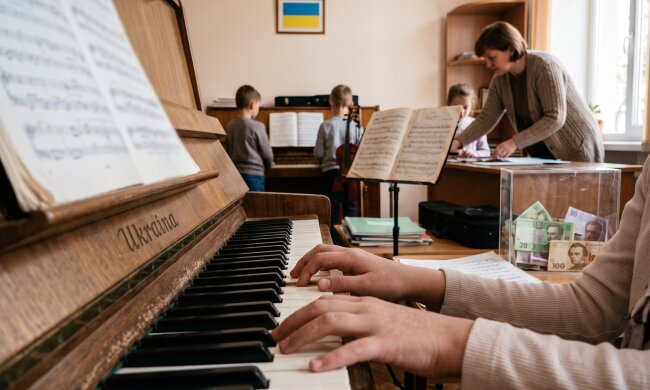 музична школа фортепіано діти навчання