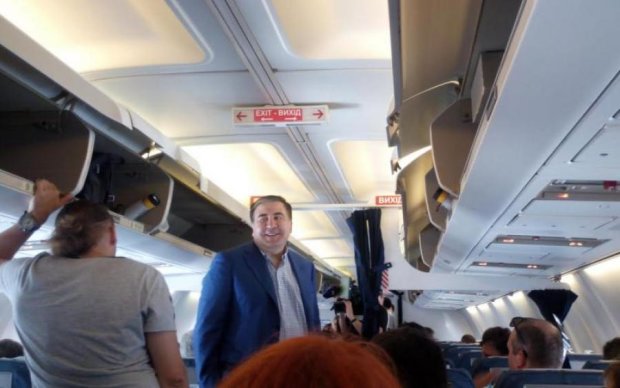 Копы объяснили задержку поезда с Саакашвили