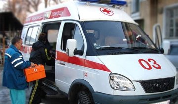 В Росії хворого спустили сходами і протягли по снігу (відео)