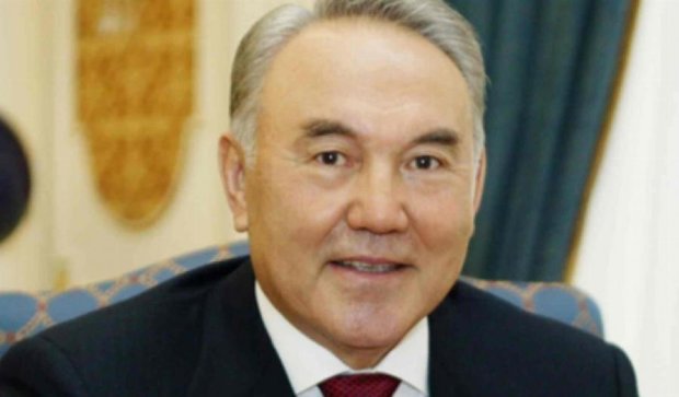 У казахських паспортах з'являться цитати Назарбаєва