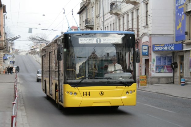 "Н***й в свою Гренландію-Шотландію": харківський тролейбус на хвилину став оплотом "русского мира" в Україні, і це пекло потрапив на відео