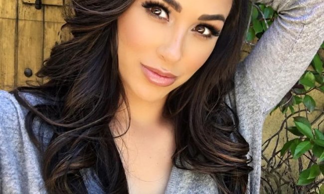 Яку б обрали? Розпусна Ана Чері показала найкращу подружку