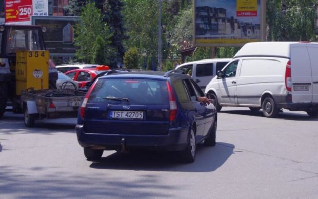 Водії з "євробляхами" знову взяли депутатів у облогу