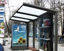 На автобусній зупинці у Тернополі з'явилася бібліотека