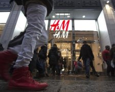 "Расистський" скандал з H&M: мати хлопчика натякнула, що світ збожеволів