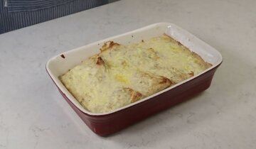 Млинці зі шпинатом під соусом бешамель: фото скрін Ютуб