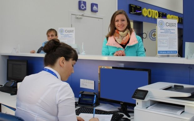 Украинцам рассказали, когда нормально заработают паспортные центры