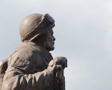  В Україні з’явився перший пам’ятник бійцю АТО (фото)
