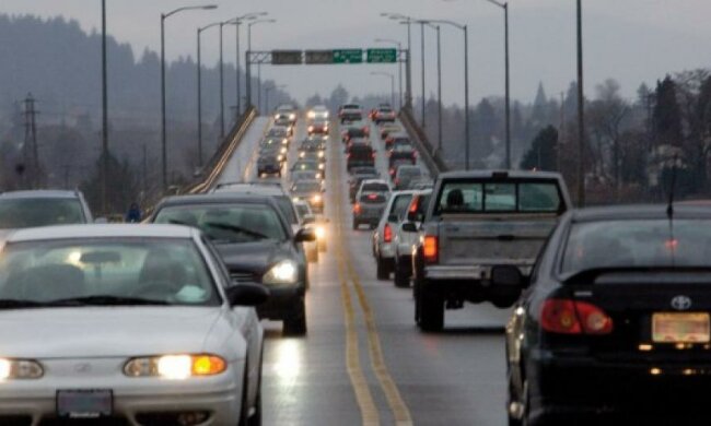С 1 октября водители должны включить фары днем - МВД