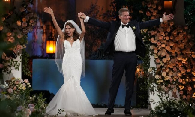 72-летний "Холостяк" женился. Фото The Variety