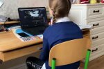 Дитина на уроках, фото: скріншот з відео