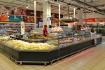 Скандал! У київському супермаркеті тварини "дегустують" товари