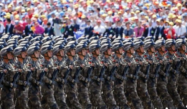 Дванадцять тисяч солдатів взяли участь у китайському параді (відео)
