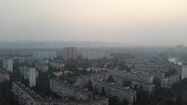 Киев во мгле: столицу охватил зловещий дим