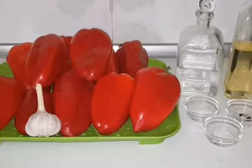 Перець печений маринований, скріншот: YouTube