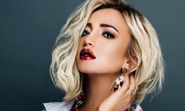 Бузова привітала ветеранів вологим фото