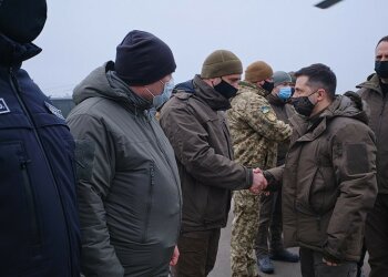 Владимир Зеленский с военными / фото: сайт президента Украины